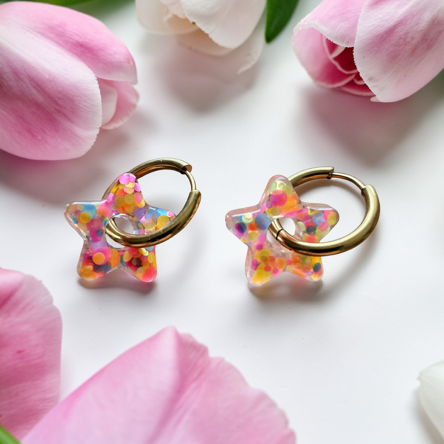 Parure en résine multicolores