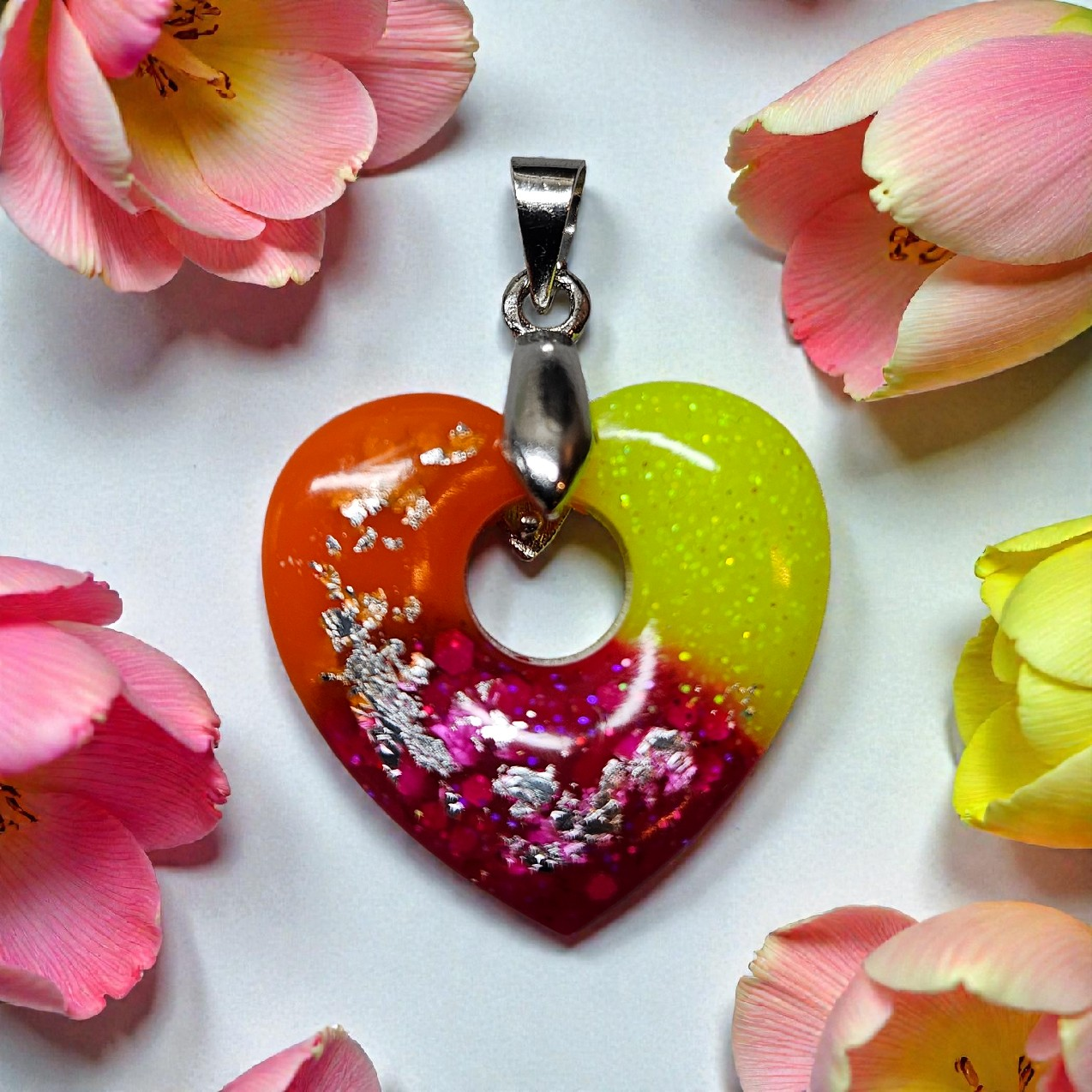 Pendentif coeur multicolores argenté