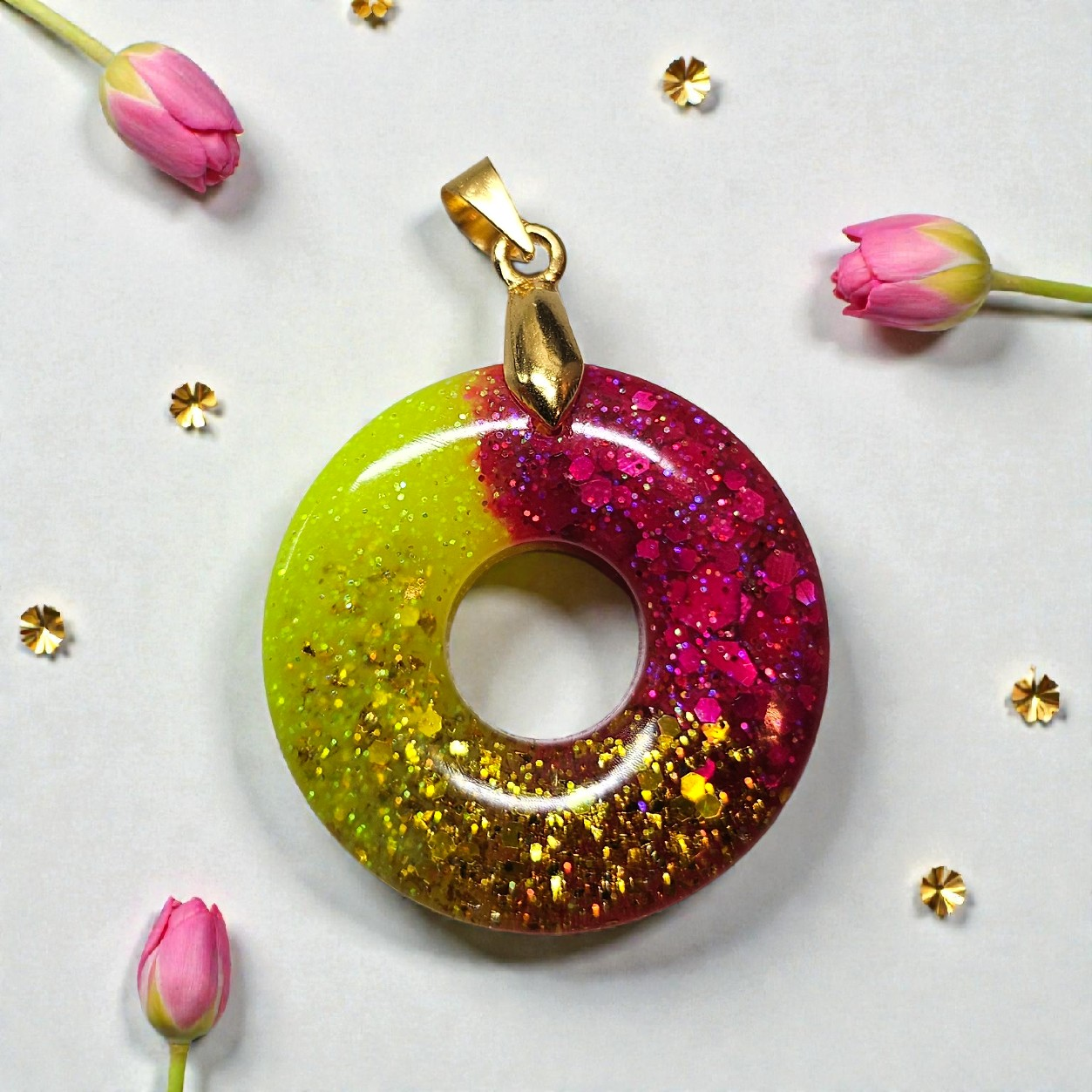 Pendentif cercle multicolores à paillettes doré